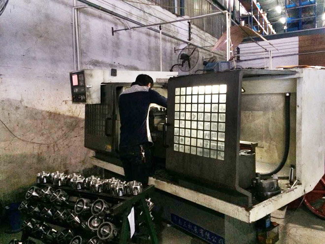 Lathe for rotor